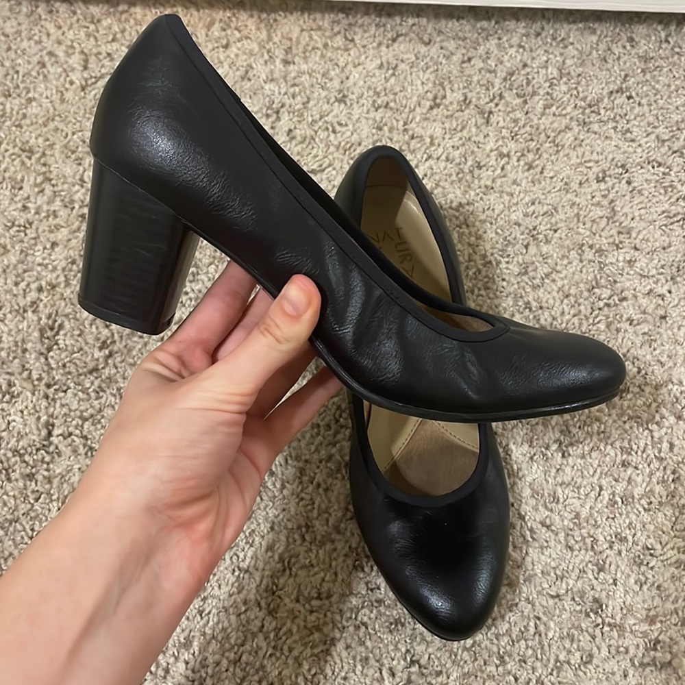 Naturalizer Naomi black heels 8